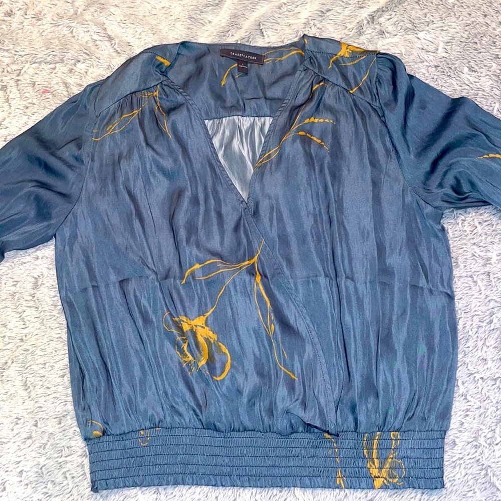 Elastic waist blouse. Navy blue and gold. Size large from vici.